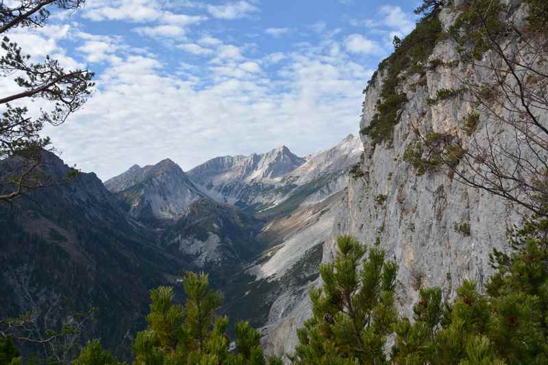 Absam Tirol: Blick auf das Halltal im Karwendel 