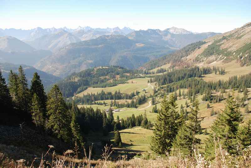 Wunderschöner Blick über die Rotwandalm ins Bächental und das Karwendel