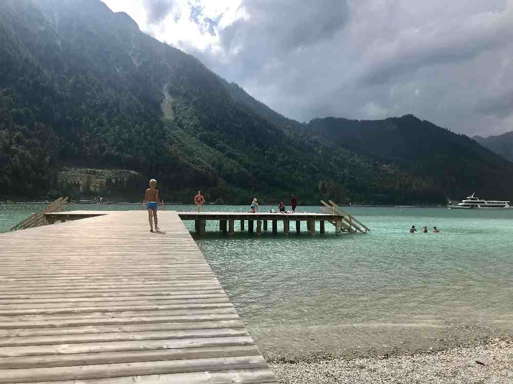 Einer der neuen Badestege beim Atoll am Achensee