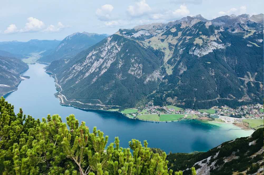 Diesen Ausblick über den gesamten Achensee gibt es am Bärenkopf.