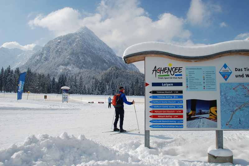 Dafür ist die Achenseeregion im Winter bekannt: Das Skilanglaufen. Hunderte Kilometer an Langlaufloipen werden gespurt - teils auch beschneite Loipen