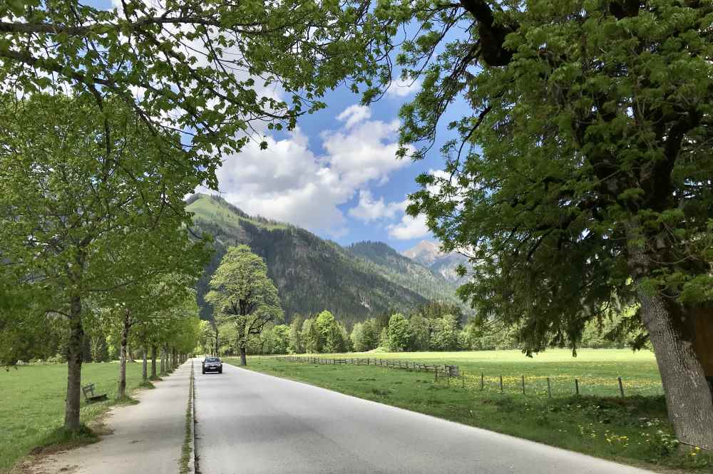 So schön ist die Mautstraße durch das Karwendeltal, gleich am Ortsrand von Pertisau