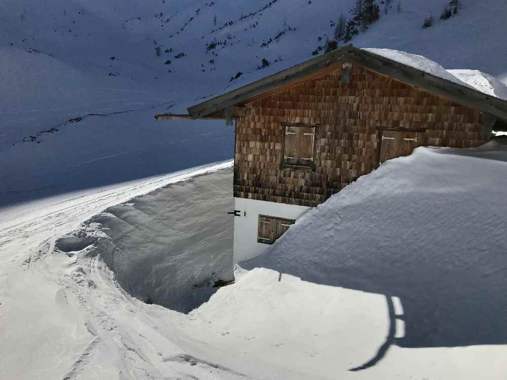 Viel Schnee rund um die Weissenbachalm