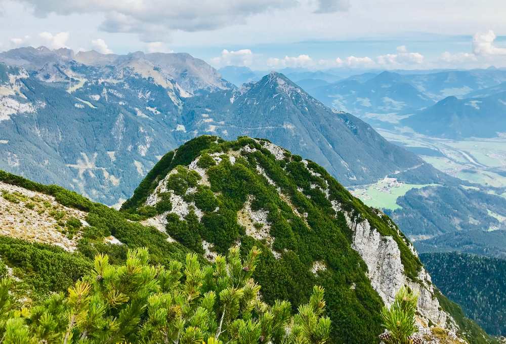 Bärenkopf Achensee: Bis der höchste Punkt erreicht ist und die Sicht über das Inntal frei ist, links das Rofan