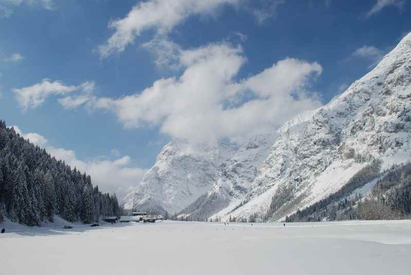 Von Pertisau am Achensee winterwandern durch das Falzthurntal im Karwendel