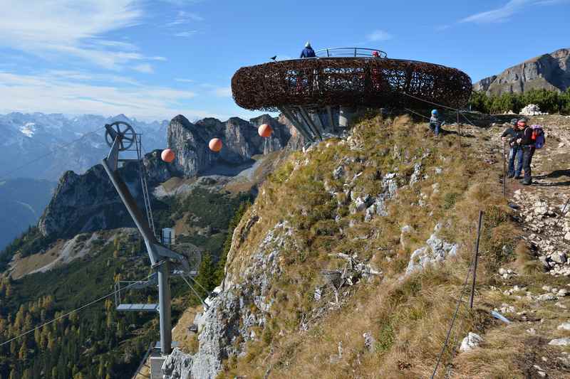 Die Adlerhorst Aussichtsplattform im Rofan - mit super Blick auf die Gipfel von Karwendel und Alpen