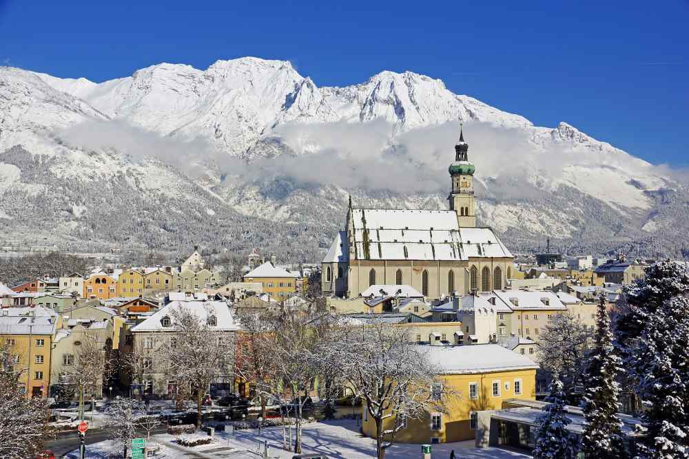 Tagsüber bietet der Schnee im Advent tolle Möglichkeiten für einen Winterurlaub in Hall, Bild: Hall Wattens Tourismus