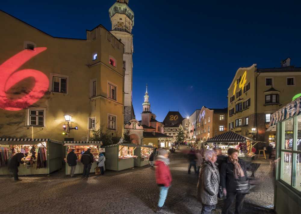 An jedem Tag kommt eine Zahl dazu - der romantische Weihnachtsmarkt, Bild: Hall Wattens Tourismus