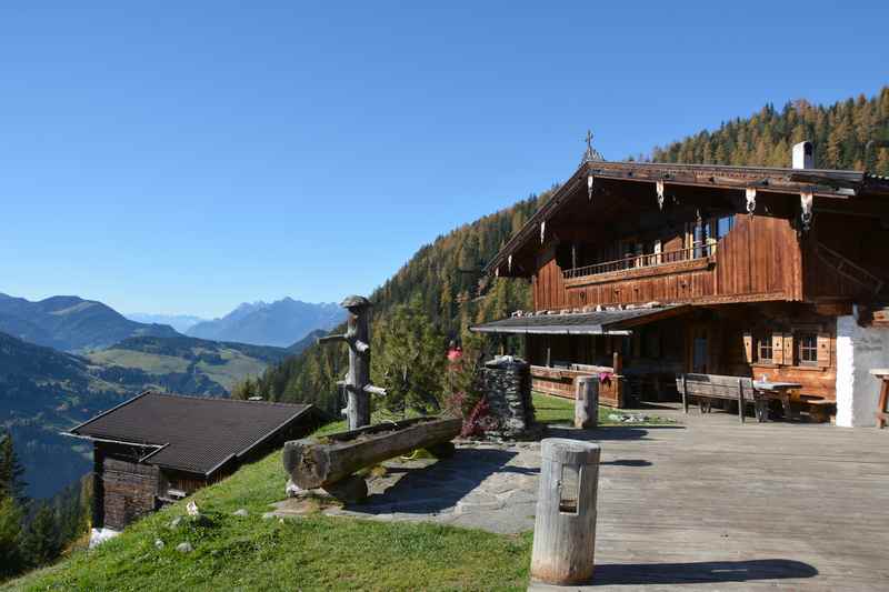 Die Bischofer Alm oberhalb von Alpbach, mit Blick auf Karwendel und Rofan