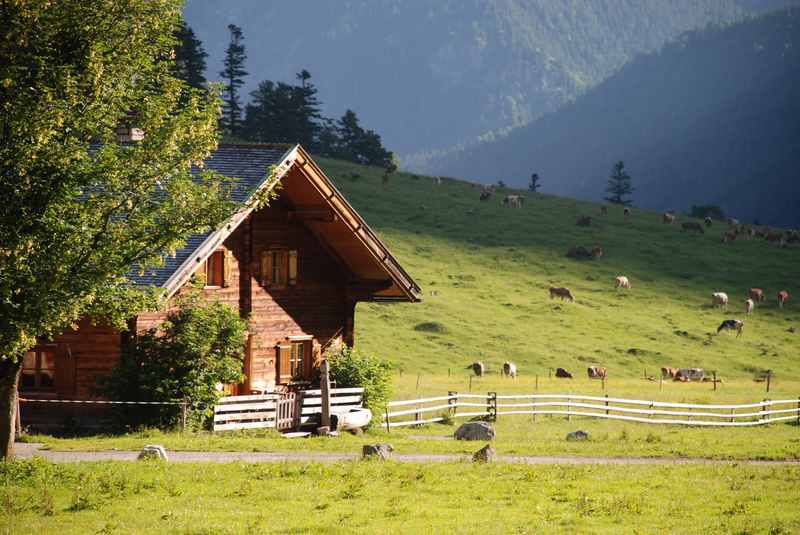 Hüttenwanderungen: Die Kraft der Berge bewusst erleben und wieder zu sich selbst finden - wunderbar möglich bei einer Hüttenwanderung im Karwendelgebirge