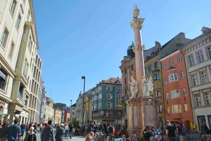 Die schöne Annasäule ist eine der beliebtesten Innsbruck Sehenswürdigkeiten in der Altstadt 