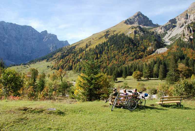 Die Ahornboden Anfahrt - stilecht mit dem Fahrrad in die Eng ... 