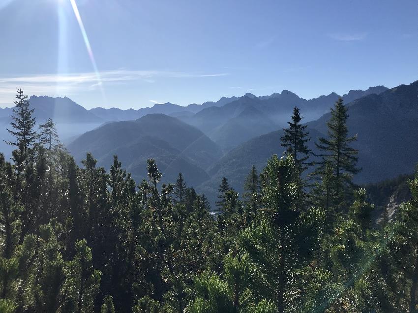 Zwischendrin hast du schon tolle Ausblicke ins Karwendel