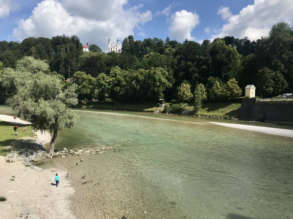 In der Isar baden: Der Isarstrand in Bad Tölz 