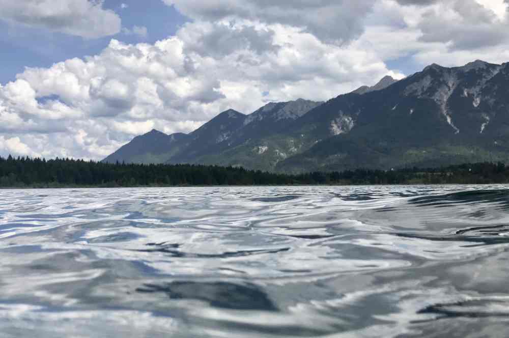 Alpenwelt Karwendel: Im Barmsee schwimmen und vor der Nase diese schönen Berge des Karwendelgebirge, traumhaft!