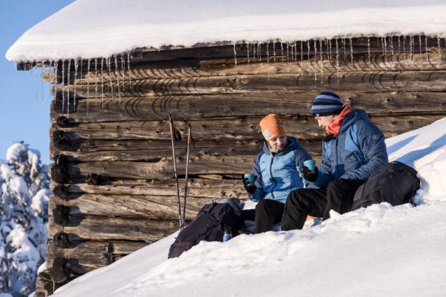 Die gute Bergans Ausrüstung im Winter, so lässt es sich draußen auch mal sitzen