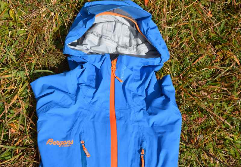 STOREN JACKET im Test wie gut ist die Hardshelljacke von Bergans?