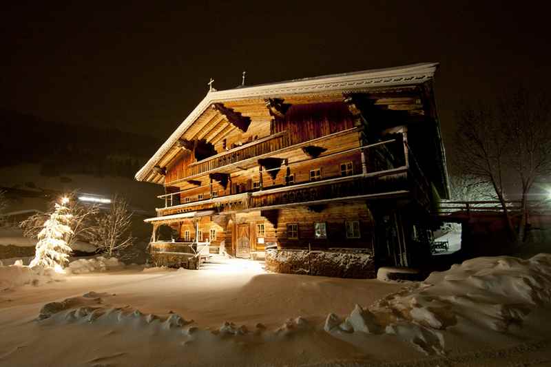 Tolle Kulisse für einen Weihnachtsmarkt: Das Bergbauernmuseum Wildschönau, Foto: Wildschönau Tourismus, Thomas Trinkl