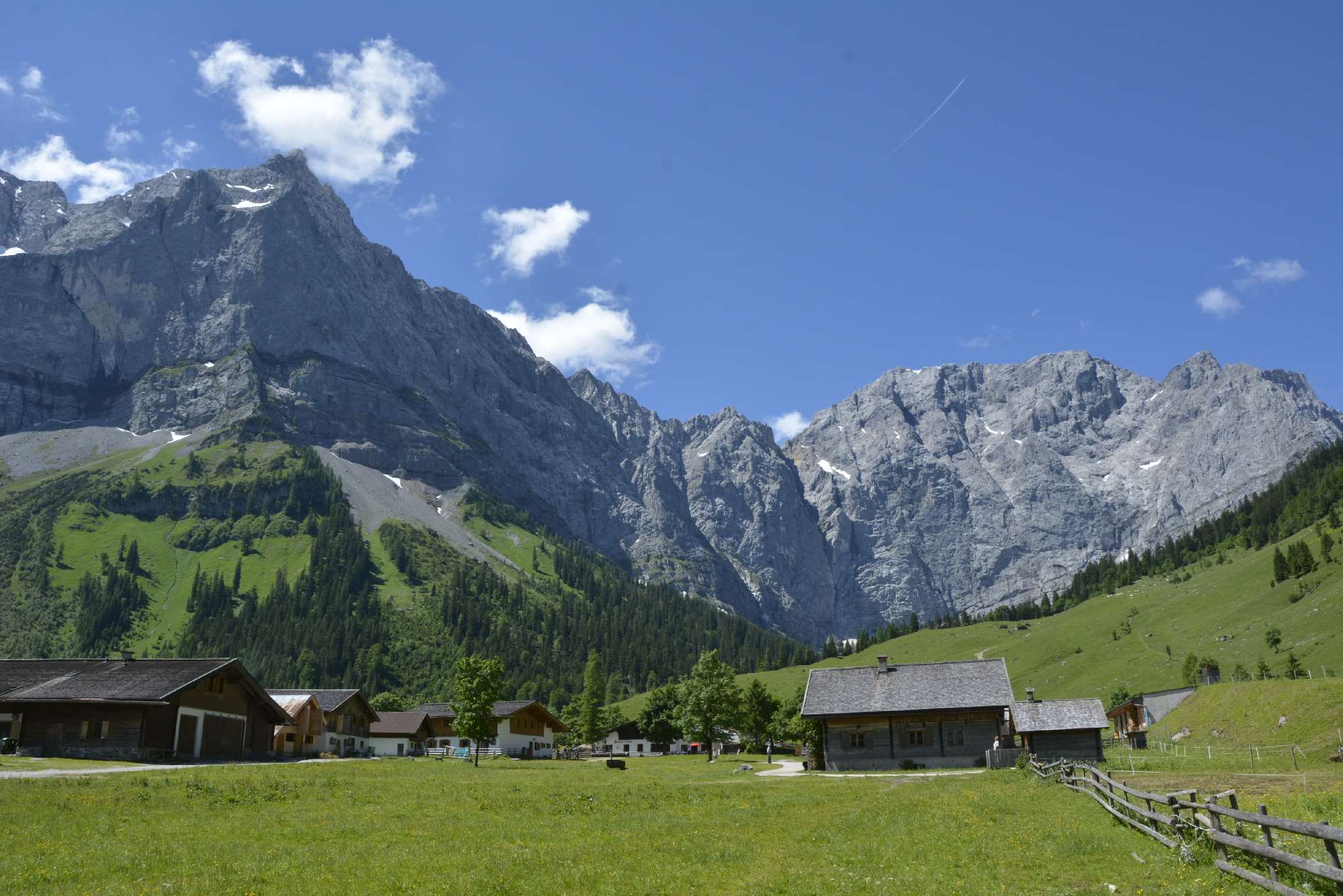 So schön ist das Karwendel zum Mountainbiken - mit vielen urigen Hütten!