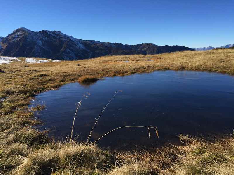 Mehrere kleine Bergseen sind rund um die Roßlaufspitze in den Tuxer Alpen