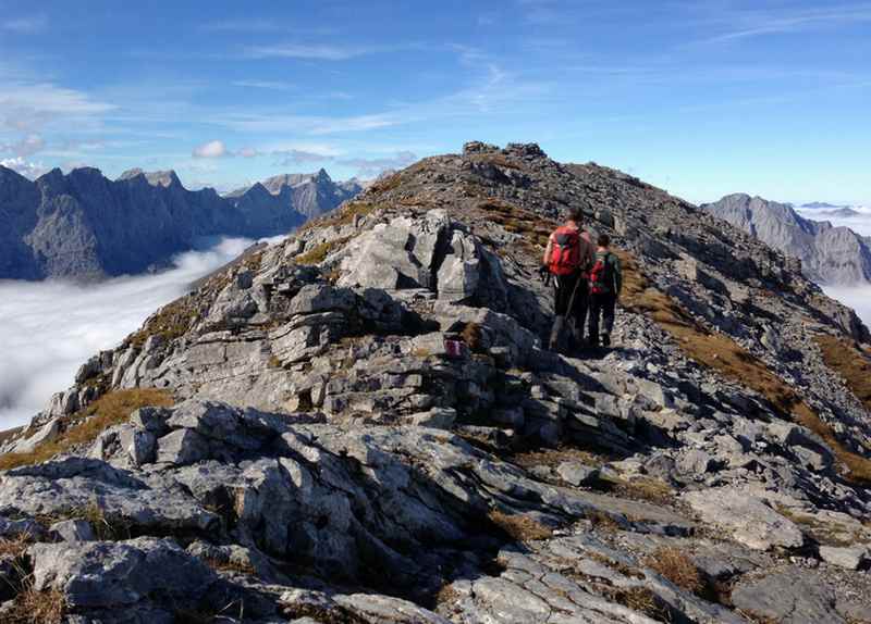 Auf dem Gipfel des Sonnjoch ist es leicht zu wandern