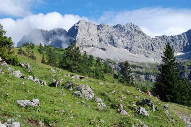 Bergwandern Karwendel - die Gipfel besteigen und am Gipfelkreuz abschalten vom Alltag