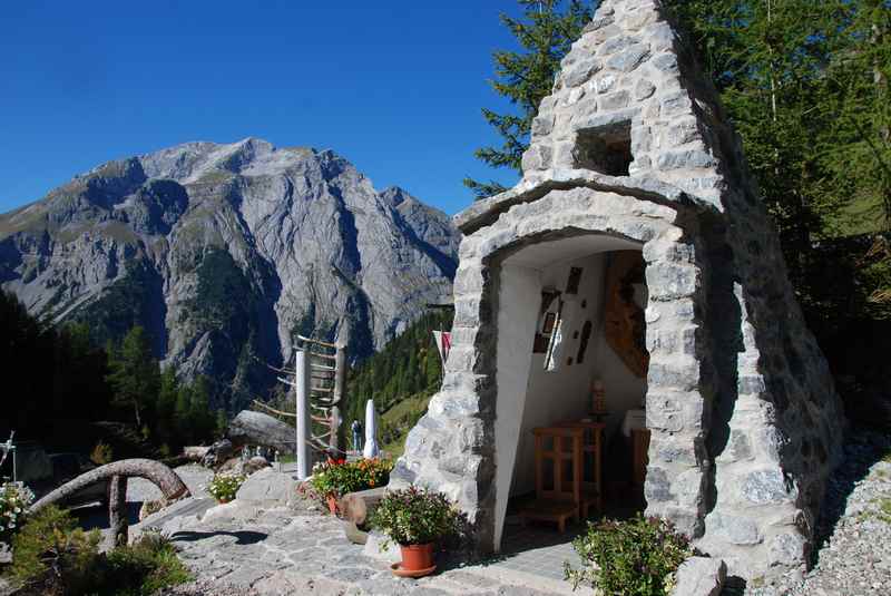 Die Binsalm Kapelle war auch schon Hochzeitslocation - für eine schöne Hochzeit in den Bergen 