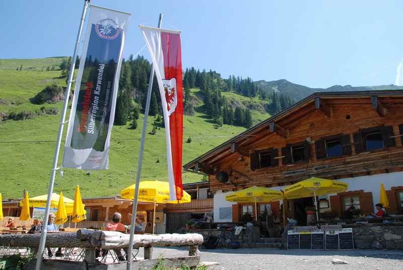 Ideale Einkehr beim Mountainbiken im Karwendel: Die Binsalm