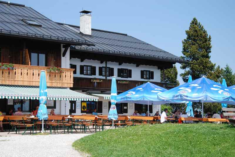 Auf dem Blomberg in Bad Tölz, wenig spektakulärer Gipfel in Bayern 