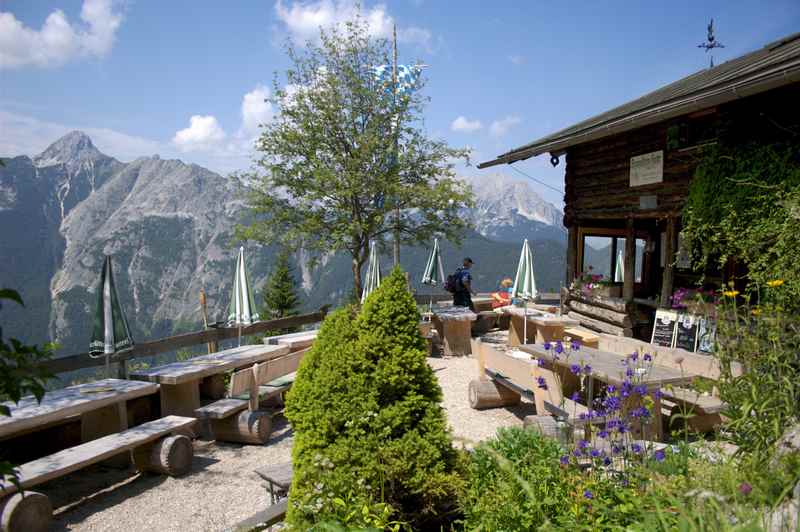 Die Hütte in Mittenwald, im bayerischen Karwendel - Brunnsteinhütte, Foto: Alpenwelt Karwendel