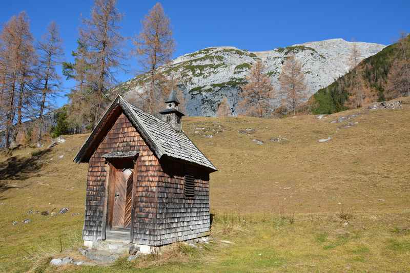 Das schöne Brunntal in Zirl, das Karwendelgebirge beim Solstein