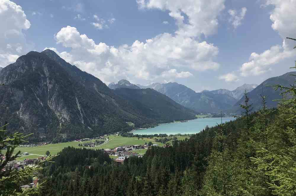 Zur Buchauer Alm wandern und auf den Achensee schauen 