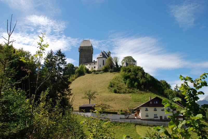 Von der Burg Freundsberg wandern nach Pill im Inntal