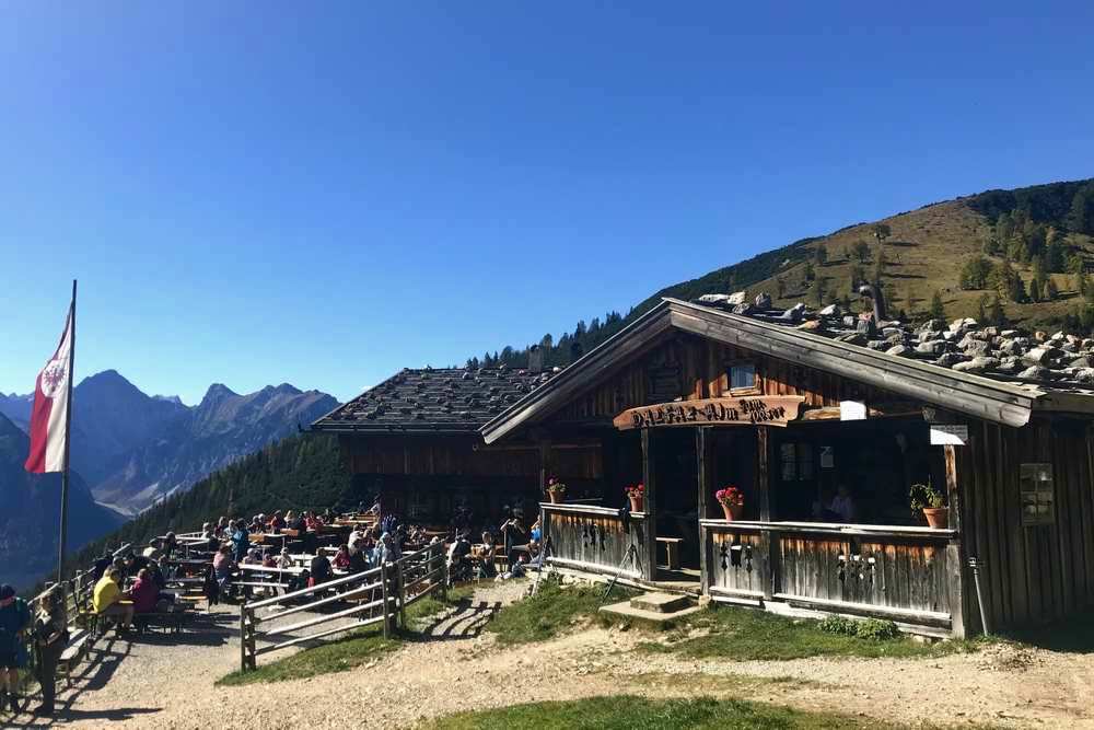 Die Dalfazalm ist für mich eine der schönsten Hütten - mit super Blick auf den Achensee und sehr gutem Kaiserschmarrn