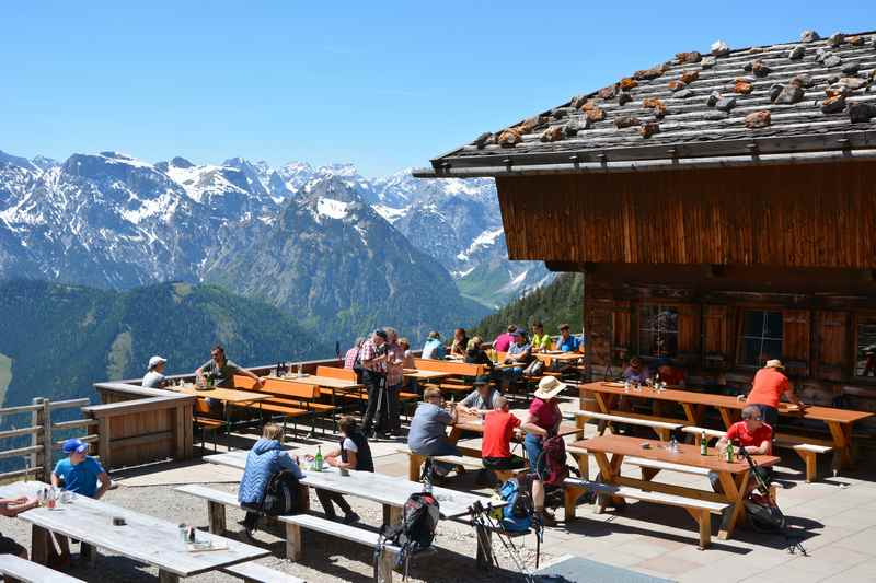 Hier hat es uns gefallen: Auf der Dalfazalm im Rofangebirge, toller Blick auf das Karwendelgebirge in Tirol