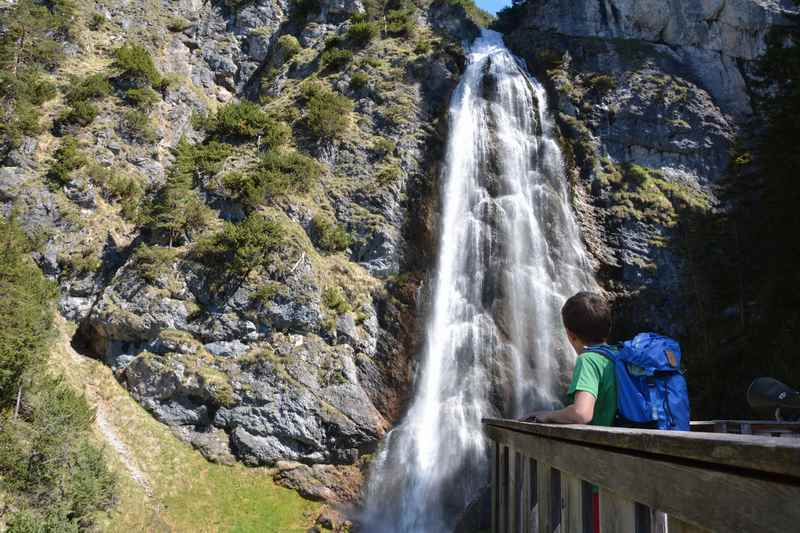 Eine der Sehenswürdigkeiten am Achensee: Der Dalfazer Wasserfall im Rofan