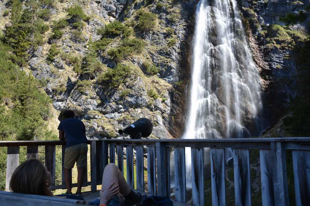 Zwischen Dalfazalm und Maurach am Achensee: Der Dalfazer Wasserfall. Nehmt euch Zeit und ein warmes Fleece mit!