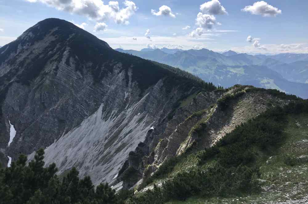 Das Wanderziel vor der Nase: Das 1923 m hohe Demeljoch 