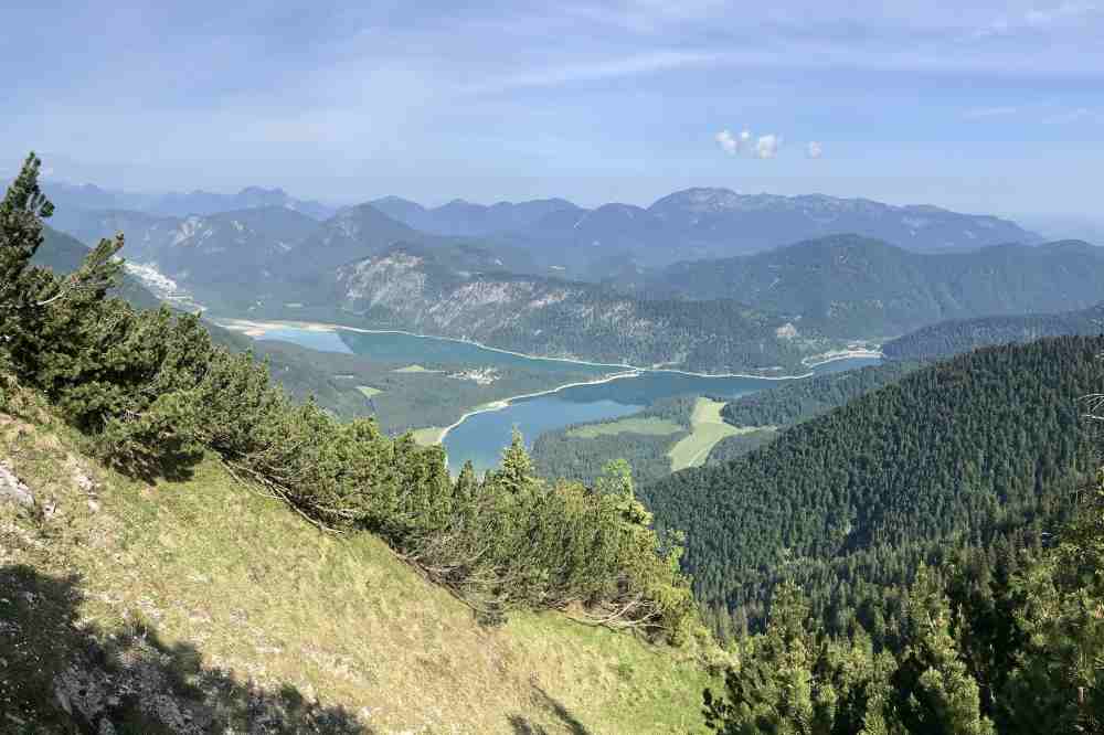 Demeljoch Wanderung: Auf diesen Blick habe ich bei der Planung der Wanderung am Sylvensteinsee gefreut!