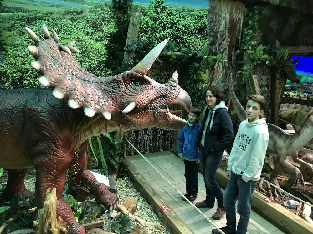 Das Dinoland in Terfens mit den riesigen Dinosauriern