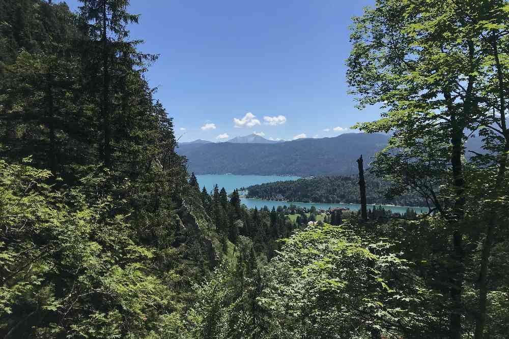 Der Drei-Kirchen-Blick auf den Walchensee 