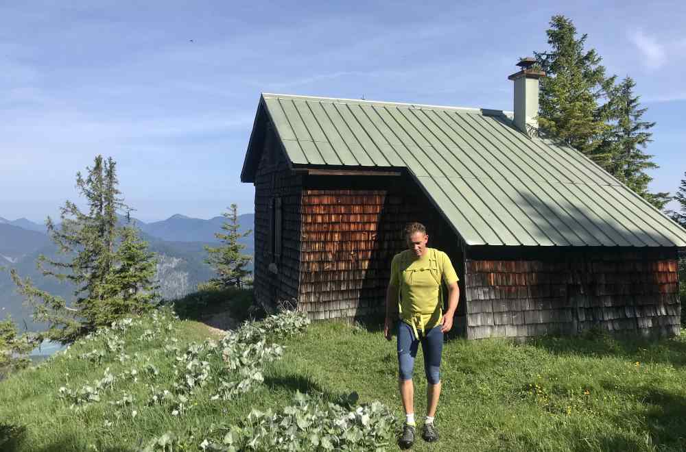 Die kleine Hütte liegt am Weg auf den Dürrenberg 