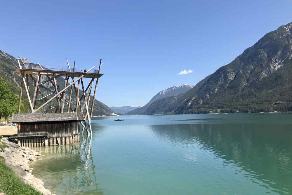 In Pertisau kommst du am Radweg direkt zu diesem Aussichtsturm - lohnt sich zu besuchen!