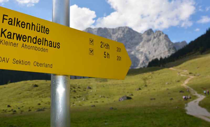 Von der Engalm wandern zur Falkenhütte und dem Hohljoch im Karwendel