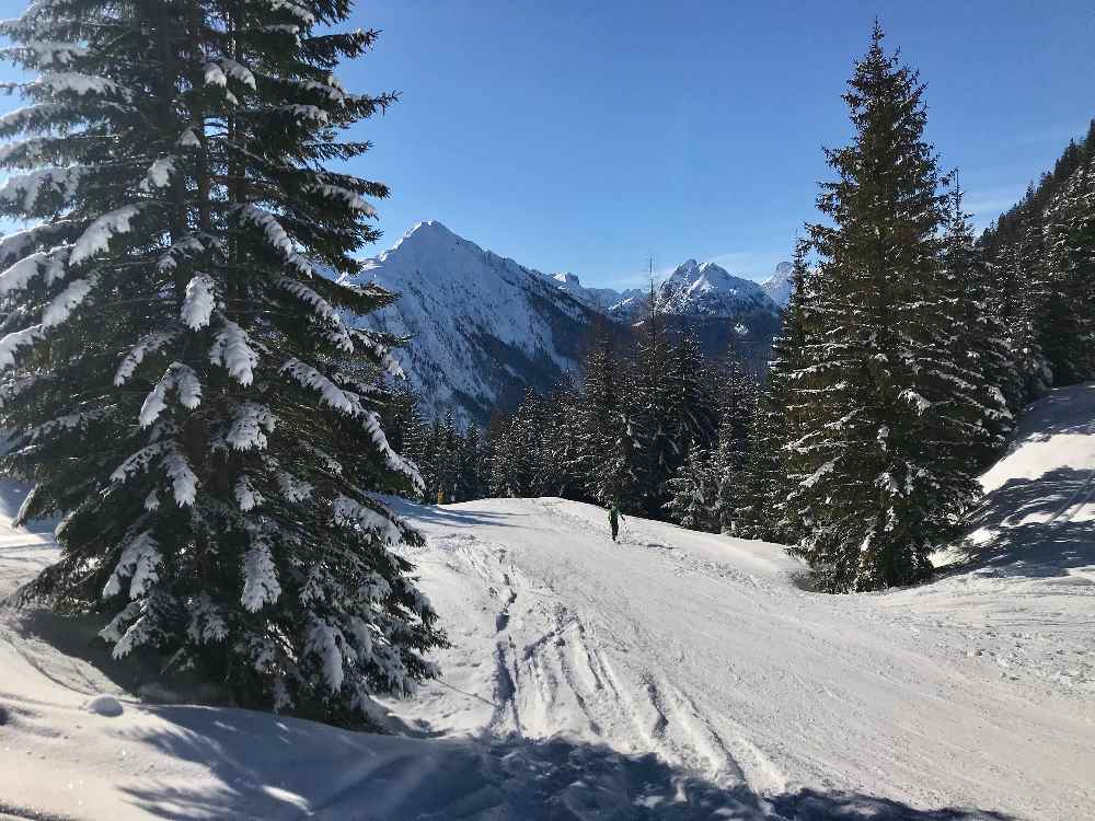 Skitour Rofanspitze: Der Aufstieg im Februar auf der Skipiste von Eben zur Erfurter Hütte