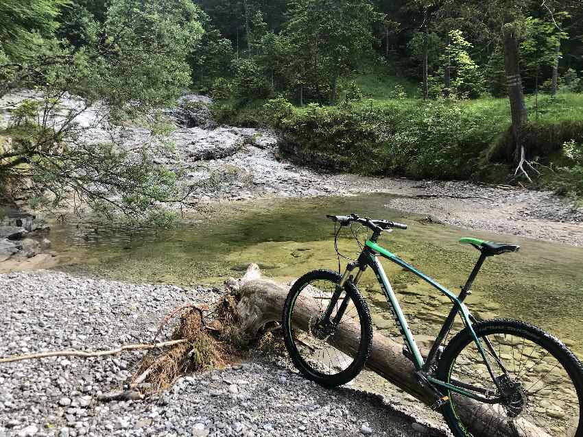 Im Eschenlainetal mountainbiken zu den Gumpen