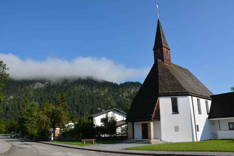 Fall Lenggries -  Die Kirche im "neuen" Fall am Sylvensteinsee in Bayern