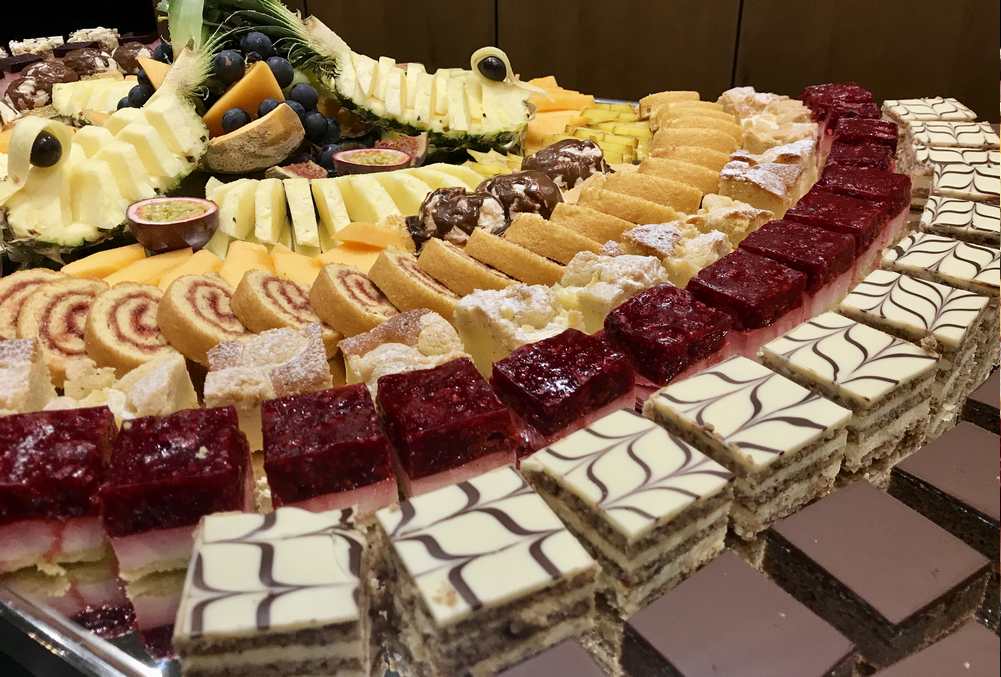 Dieses Nachtischbuffet im Familienhotel hat Eltern und Kindern geschmeckt