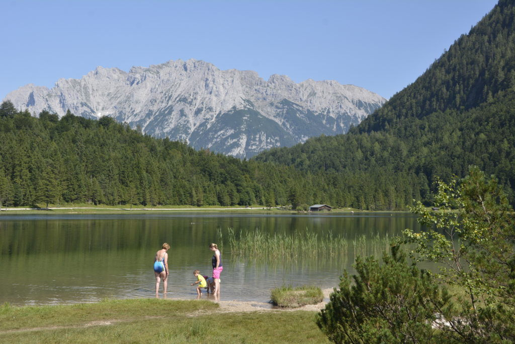 Ferchensee: Idyllischer Bergsee mit Blick zum Karwendel