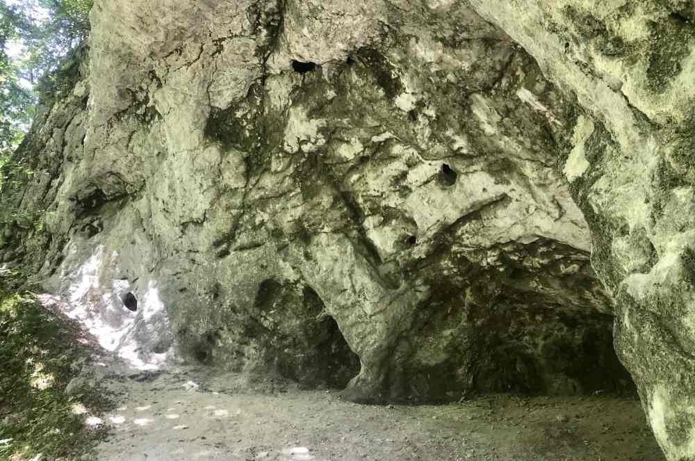Das ist die Höhle oberhalb vom Klammsteig durch die Finzbachalm in Bayern 